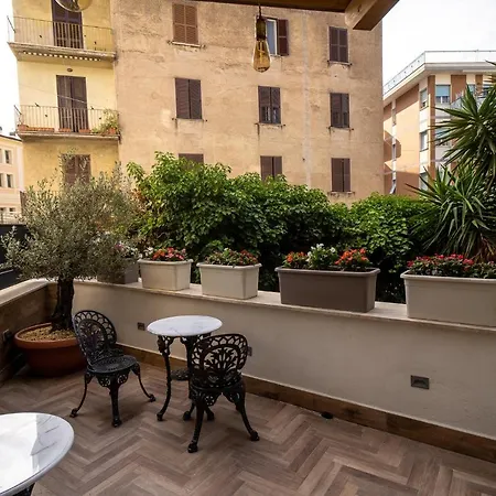 Luxury Cecilia Via Antonio Del Re 9 Guest house *