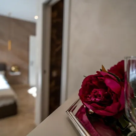 Luxury Cecilia Via Antonio Del Re 9