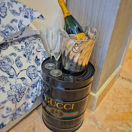 Luxury Cecilia Via Antonio Del Re 9 *