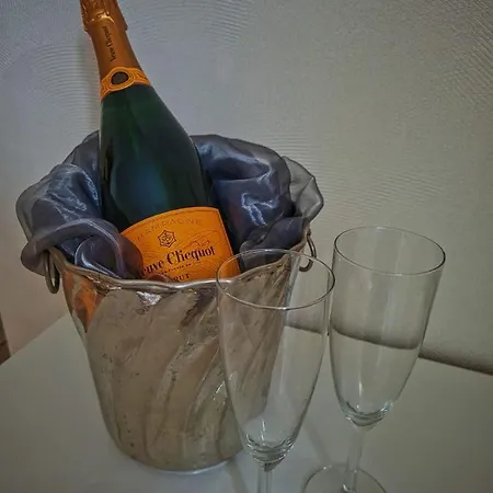 Luxury Cecilia Via Antonio Del Re 9 Guest house *
