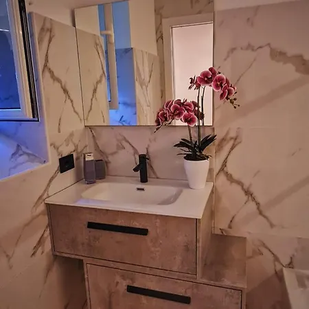 Luxury Cecilia Via Antonio Del Re 9 Guest house